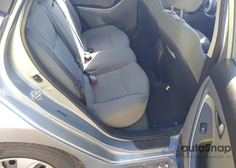 2016 Hyundai Elantra Se z USA, uszkodzony, nr VIN 5NPDH4AE3GH764935